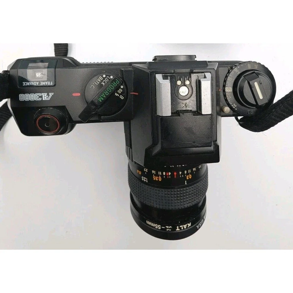 Pentax A3000 35mm Film SLR Camera w/ Carrying Bag And Accessories Untested